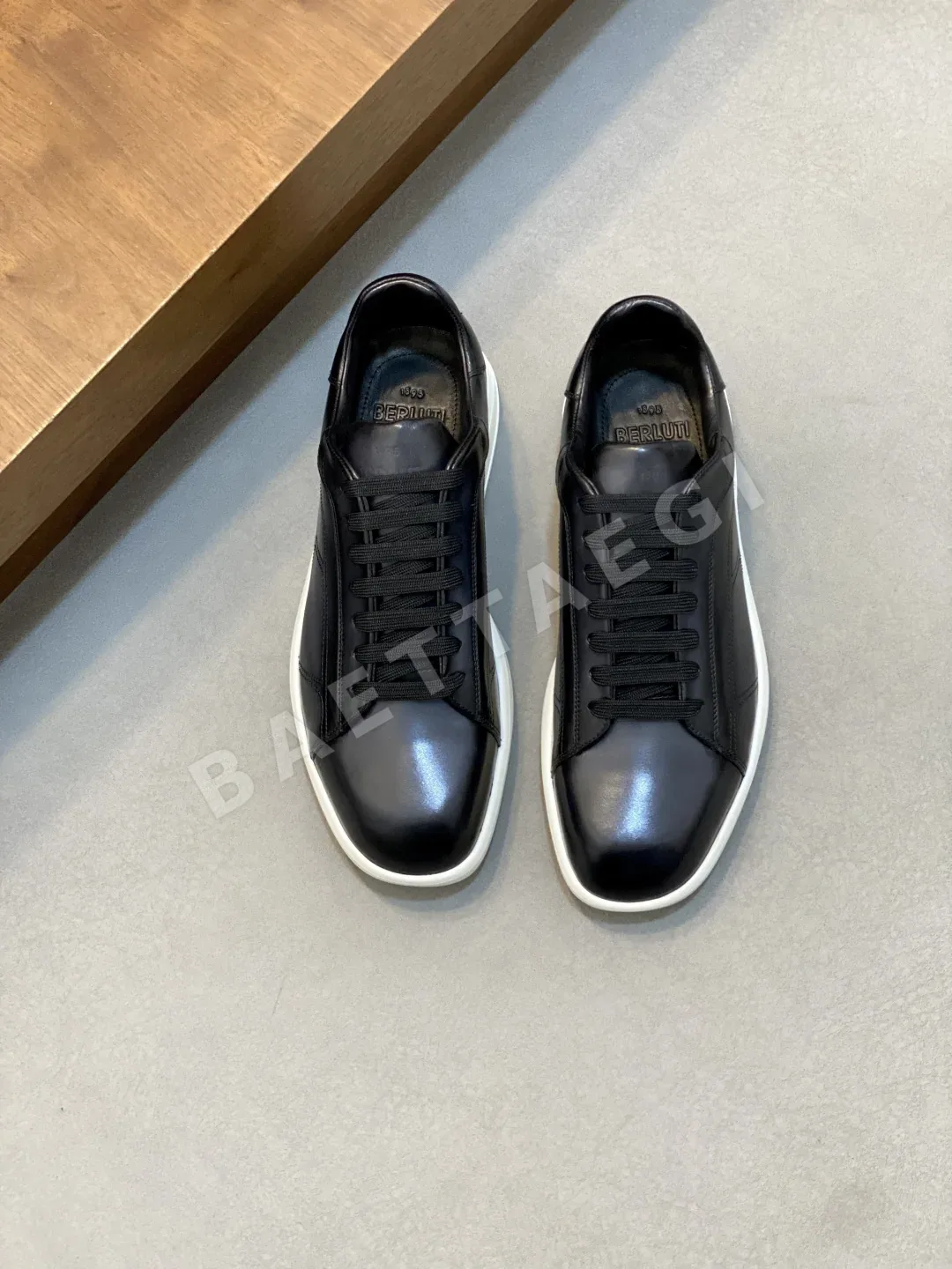 벨루티 로우컷 캐주얼 스니커즈 104476