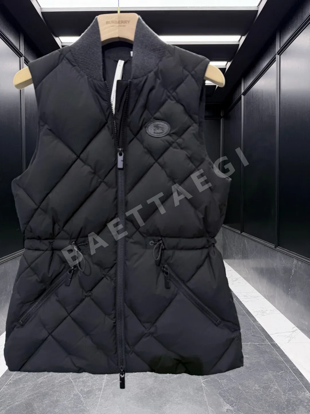 버버리 데본사이드 여성용 체크 스티치 다운 베스트 상세 이미지 7