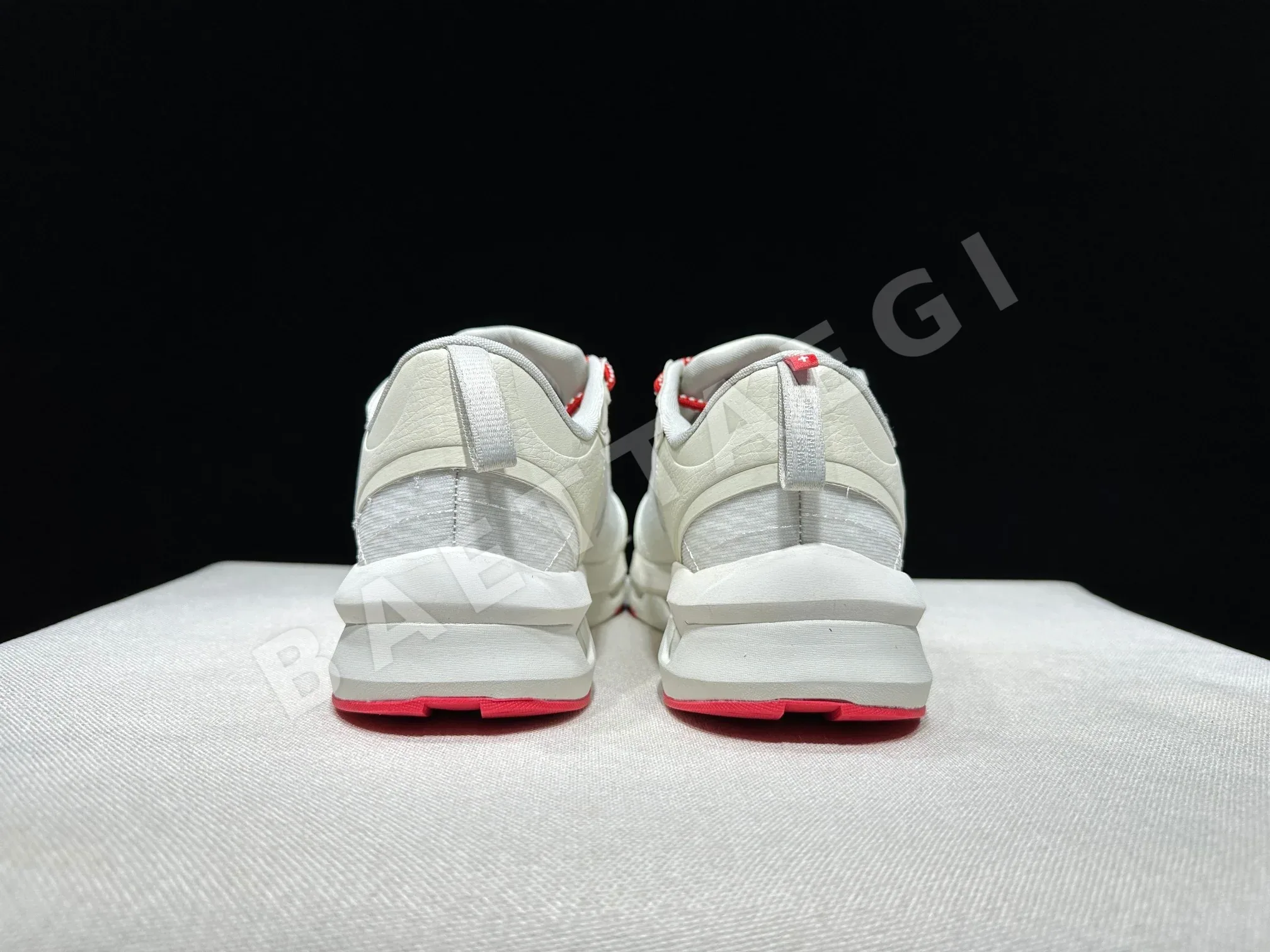ON 클라우드존 문 러닝화 상세 이미지 9