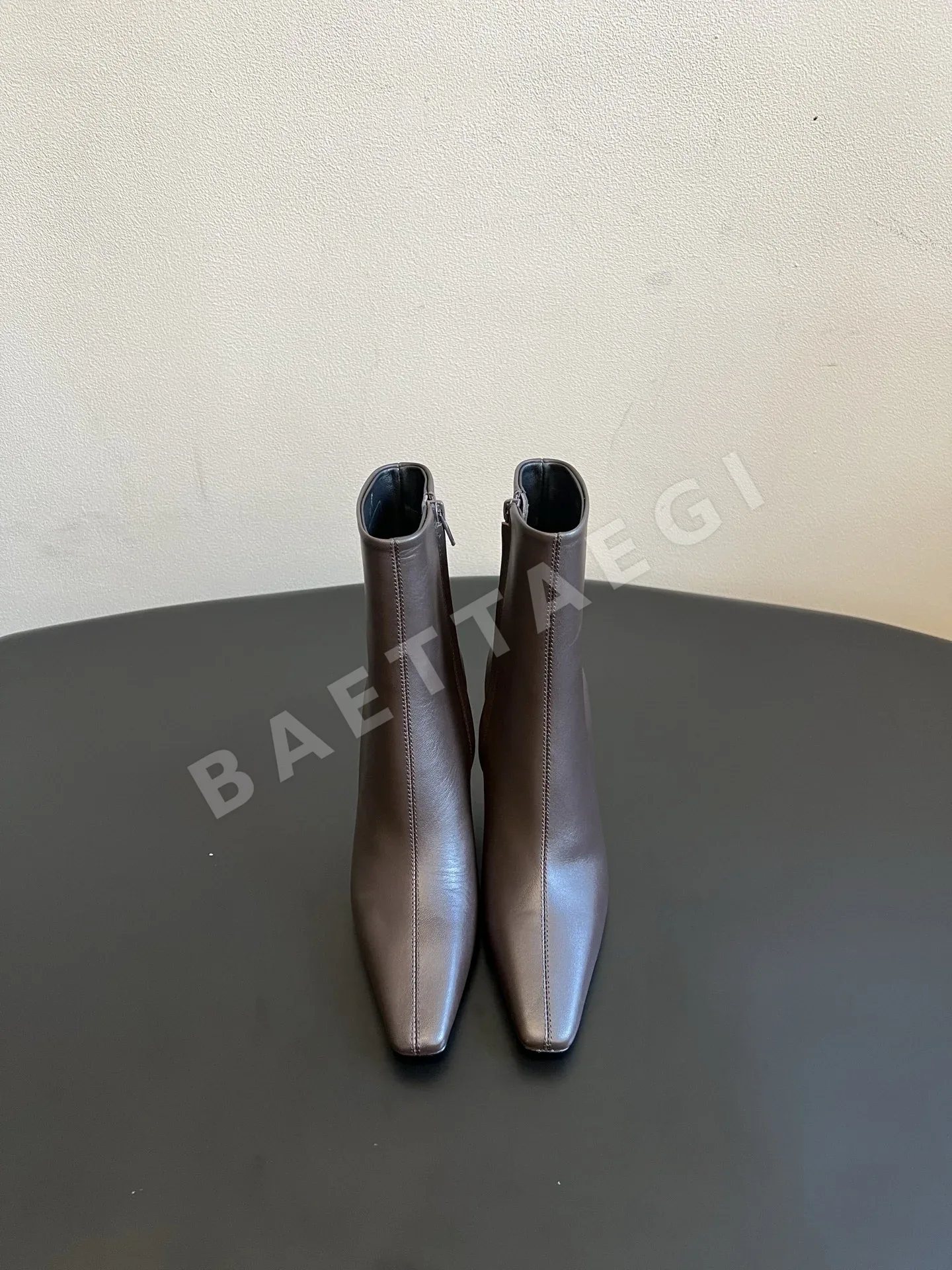 생로랑 와이엇 부츠 여성 포인티드토 193131