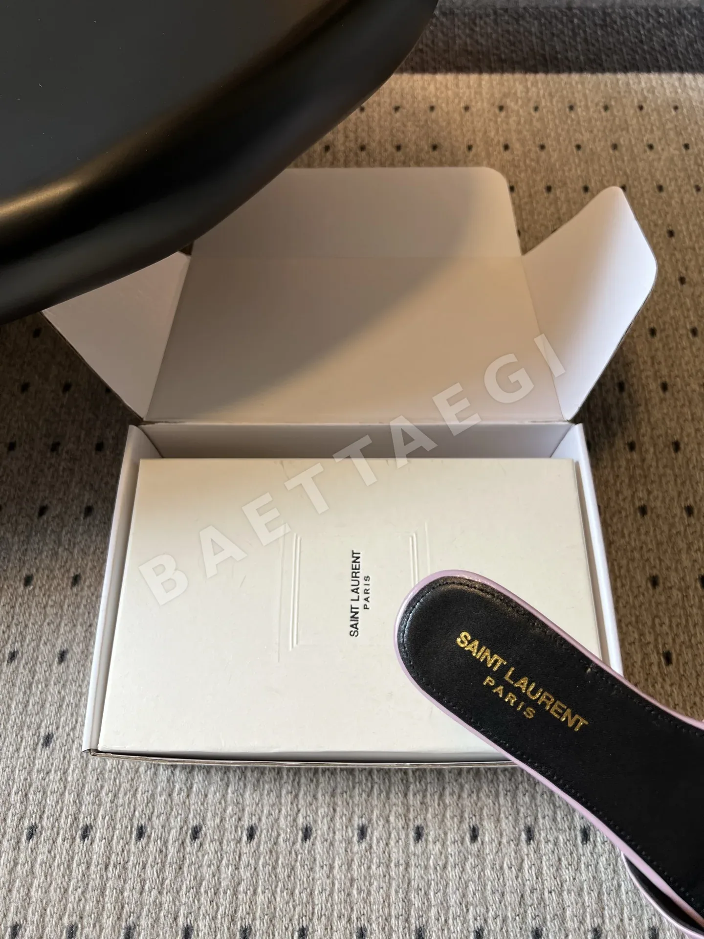 생로랑 플리츠 YSL 버클 플랫 샌들 상세 이미지 8