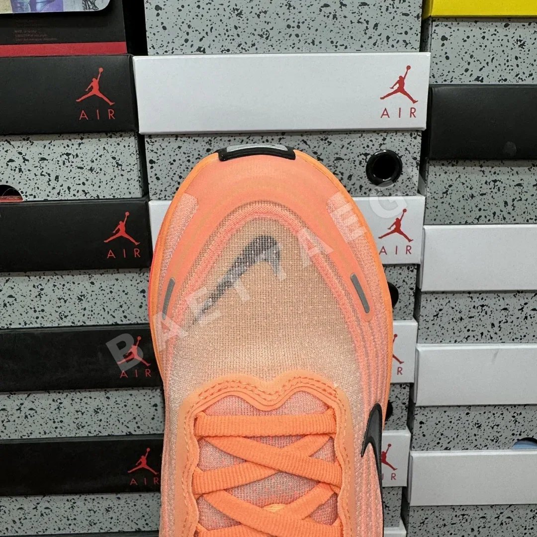 나이키 줌 보메로 18 HV8150-801 201119 Nike Zoom Vomero 18 상세 이미지 9