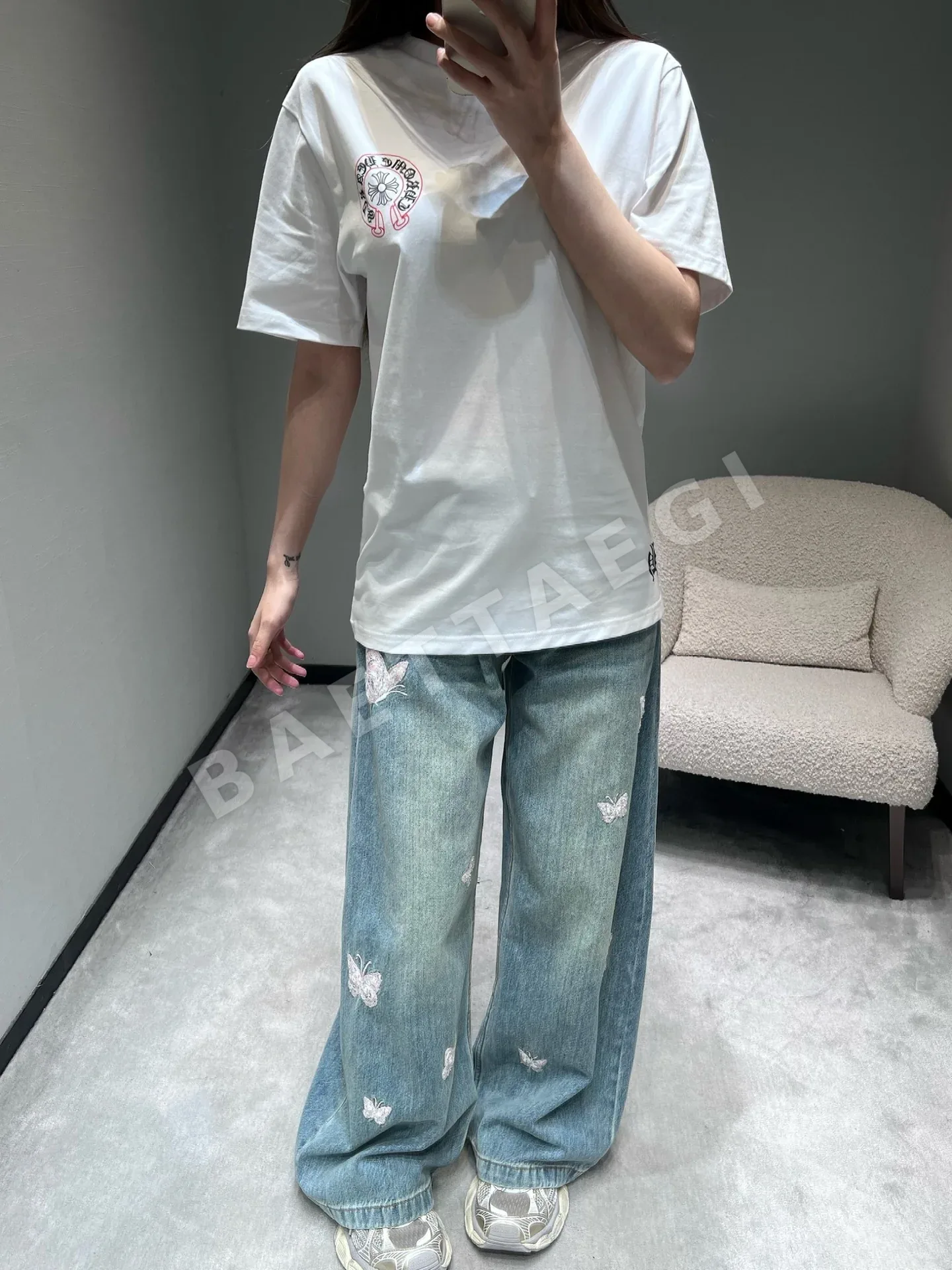 크롬하츠 여성 배지 프린트 반팔 티셔츠 상세 이미지 8