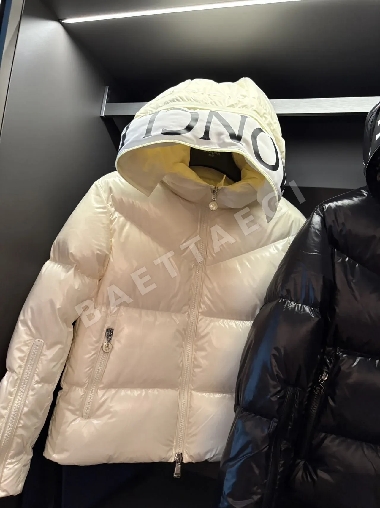 몽클레르 아베이 숏 패딩 남성용 S680 상세 이미지 4