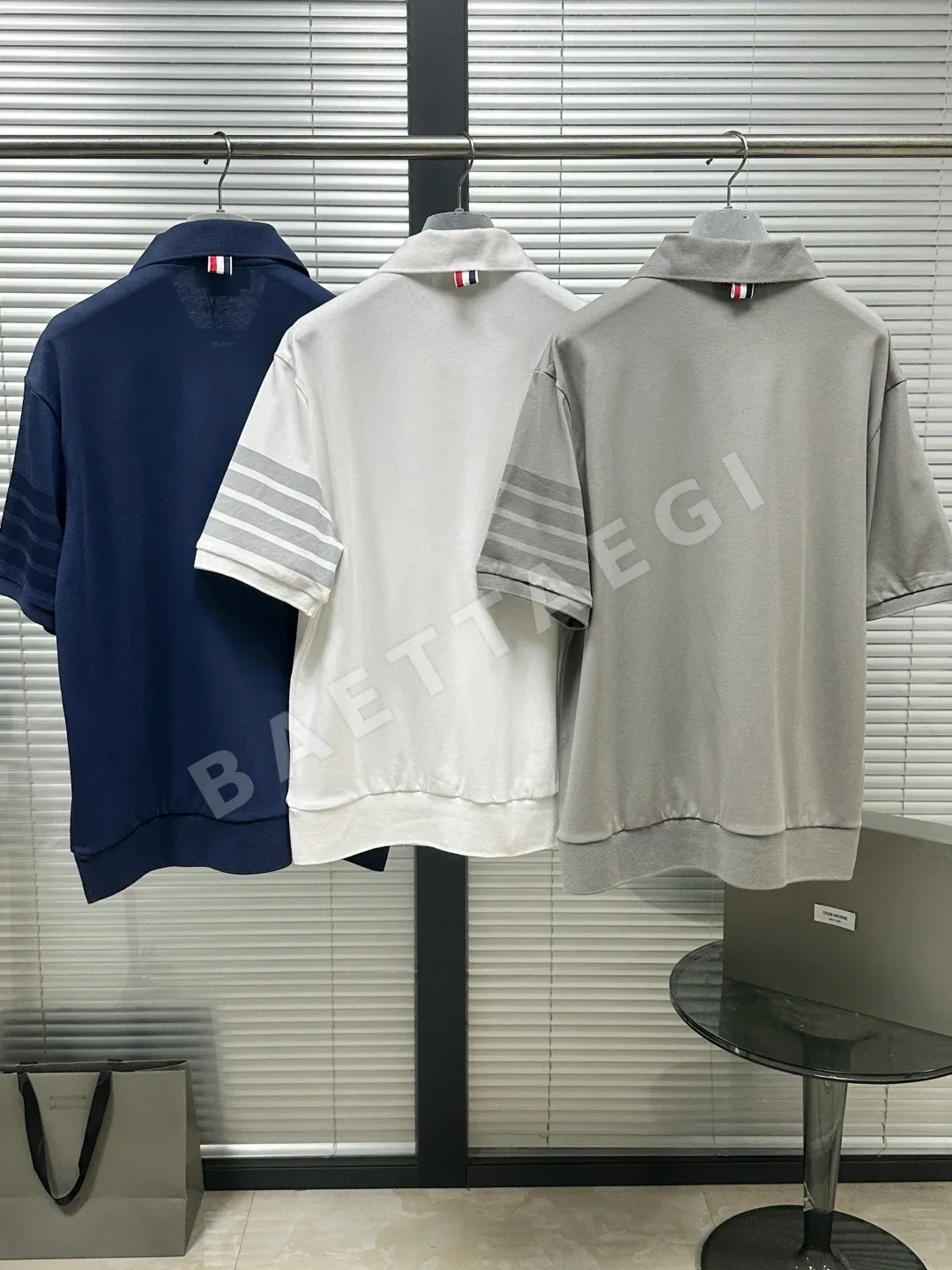 톰브라운 4바 스트라이프 남성 반팔 폴로셔츠 상세 이미지 3