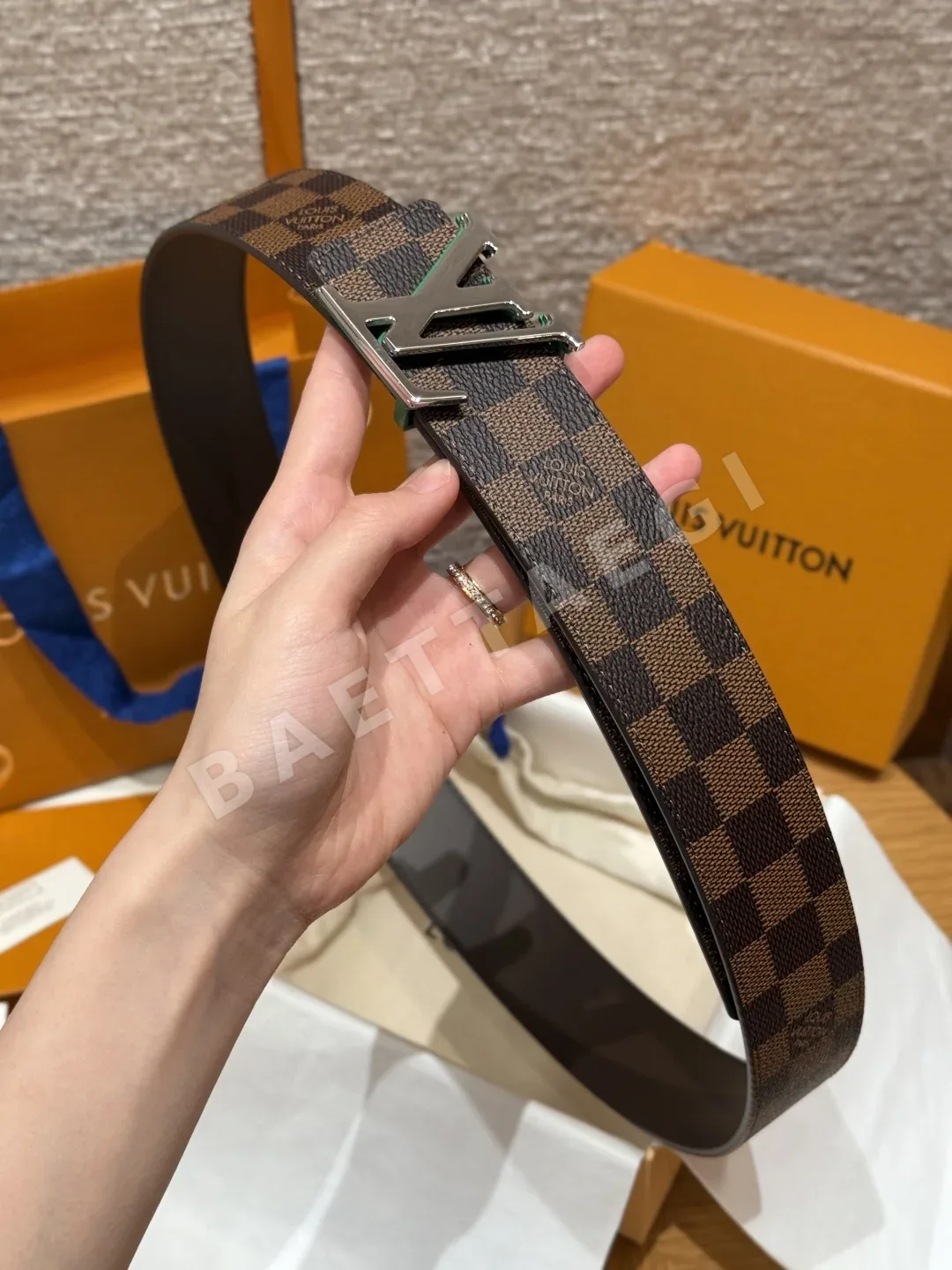 루이비통 이니셜 40mm 리버시블 벨트 상세 이미지 3