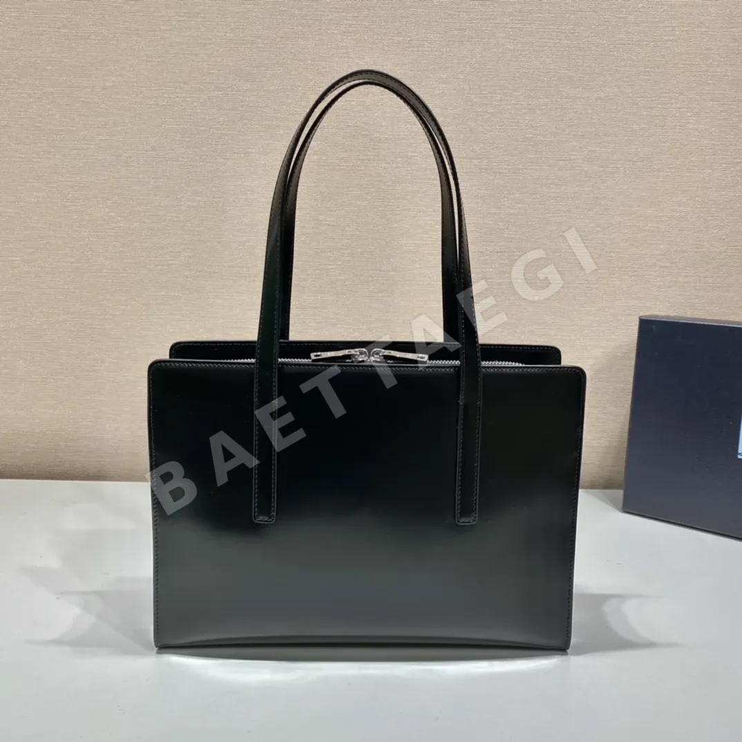 프라다 엠보싱 라벨 토트백 1BA350 상세 이미지 5