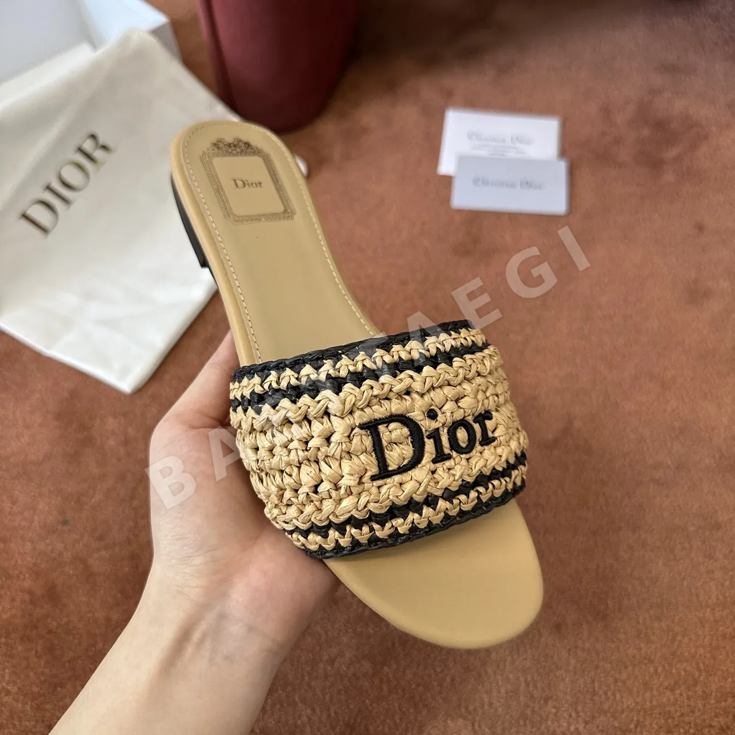 디올 샌들 캔버스 로고 자수 상세 이미지 3