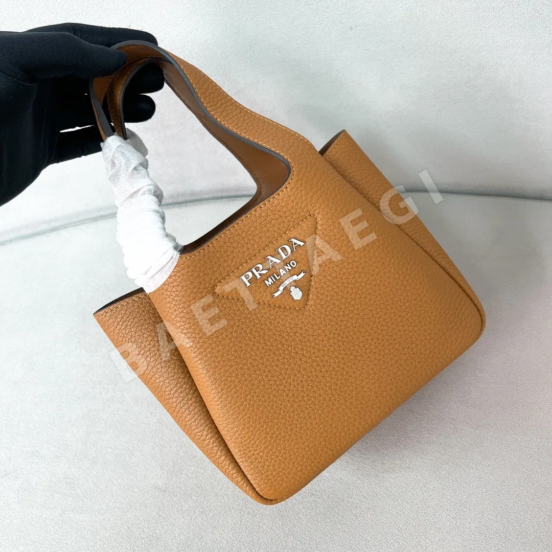 프라다 라이치 카프스킨 토트백 1BA349 상세 이미지 2