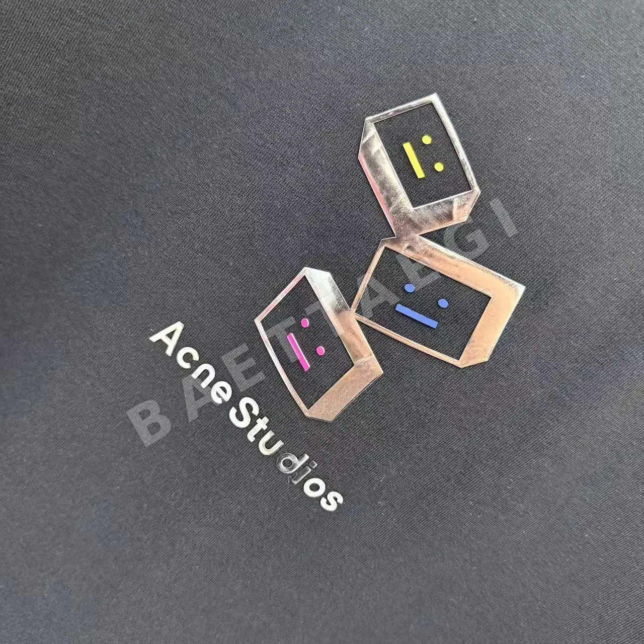 아크네스튜디오 3D 에폭시 크루넥 반팔 티셔츠 상세 이미지 4