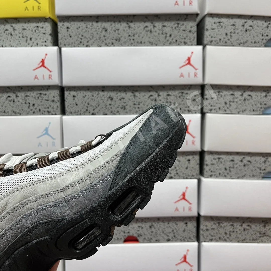 나이키 [KZ2.0] 에어 맥스 95 SB 그레이 블랙 브라운 HF7545-002 201166 Nike Air Max 95 SB Cacao 상세 이미지 5