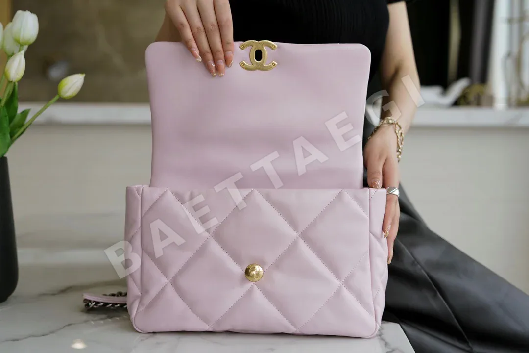 샤넬 19 백 클래식 가방 상세 이미지 7