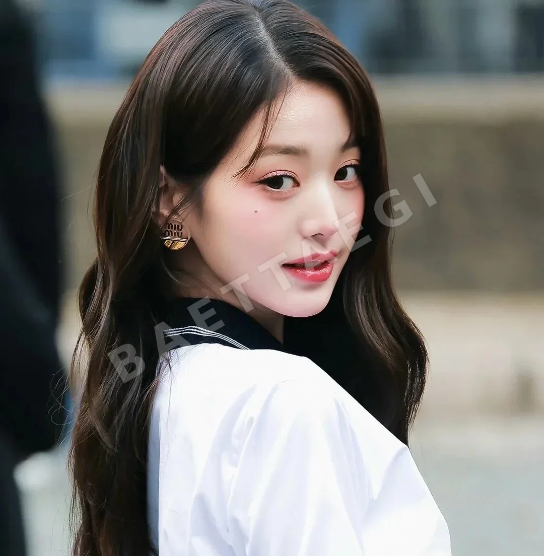 미우미우 반투명 아크릴 골드 스터드 귀걸이 상세 이미지 2