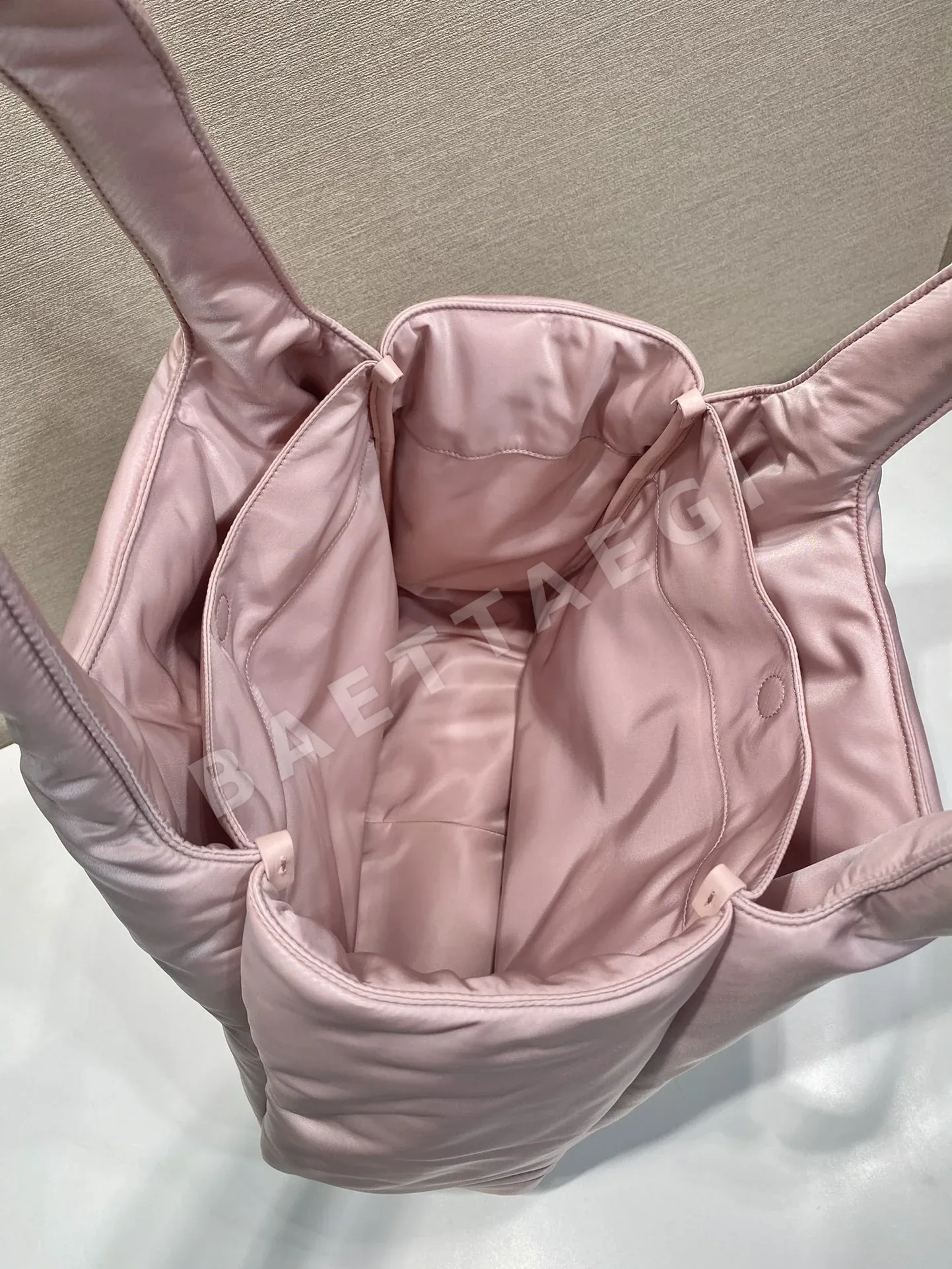프라다 나일론 특대 더블 핸들 토트백 1BG449 상세 이미지 8