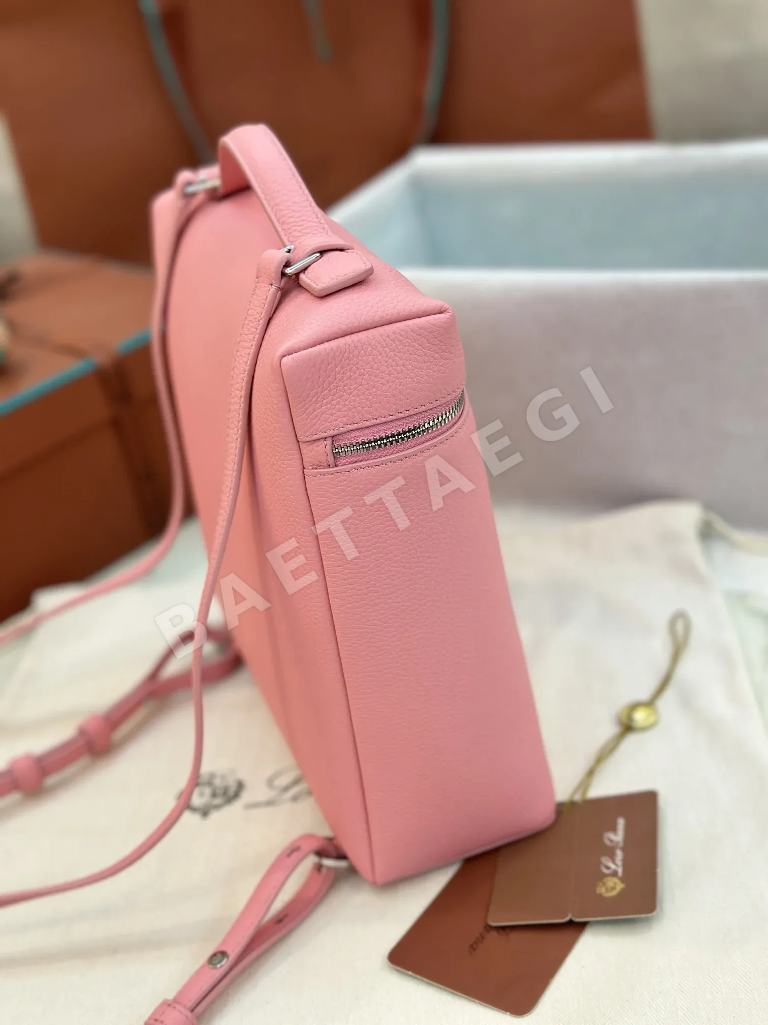 로로피아나 복숭아 분홍 가죽 백팩 상세 이미지 8