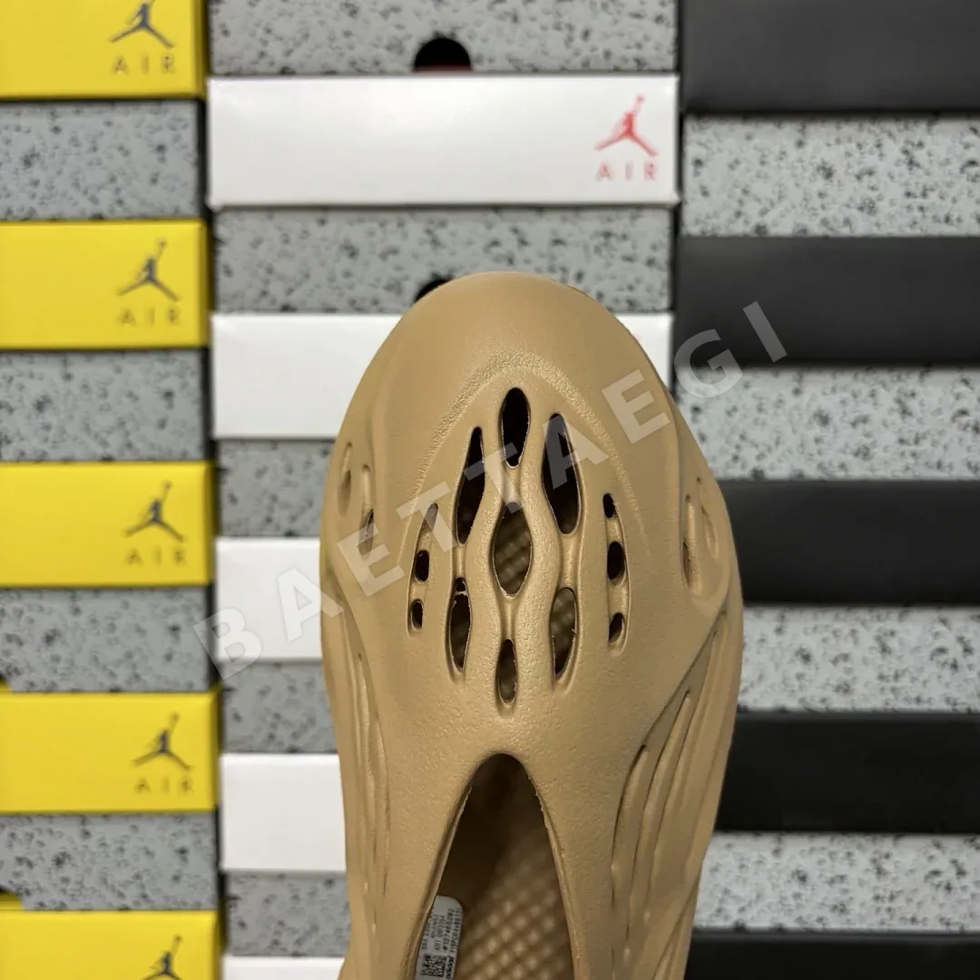 아디다스 [LW] 이지 폼 RNNR GW3354 200646 Adidas Yeezy Foam RNNR Ochre 상세 이미지 4