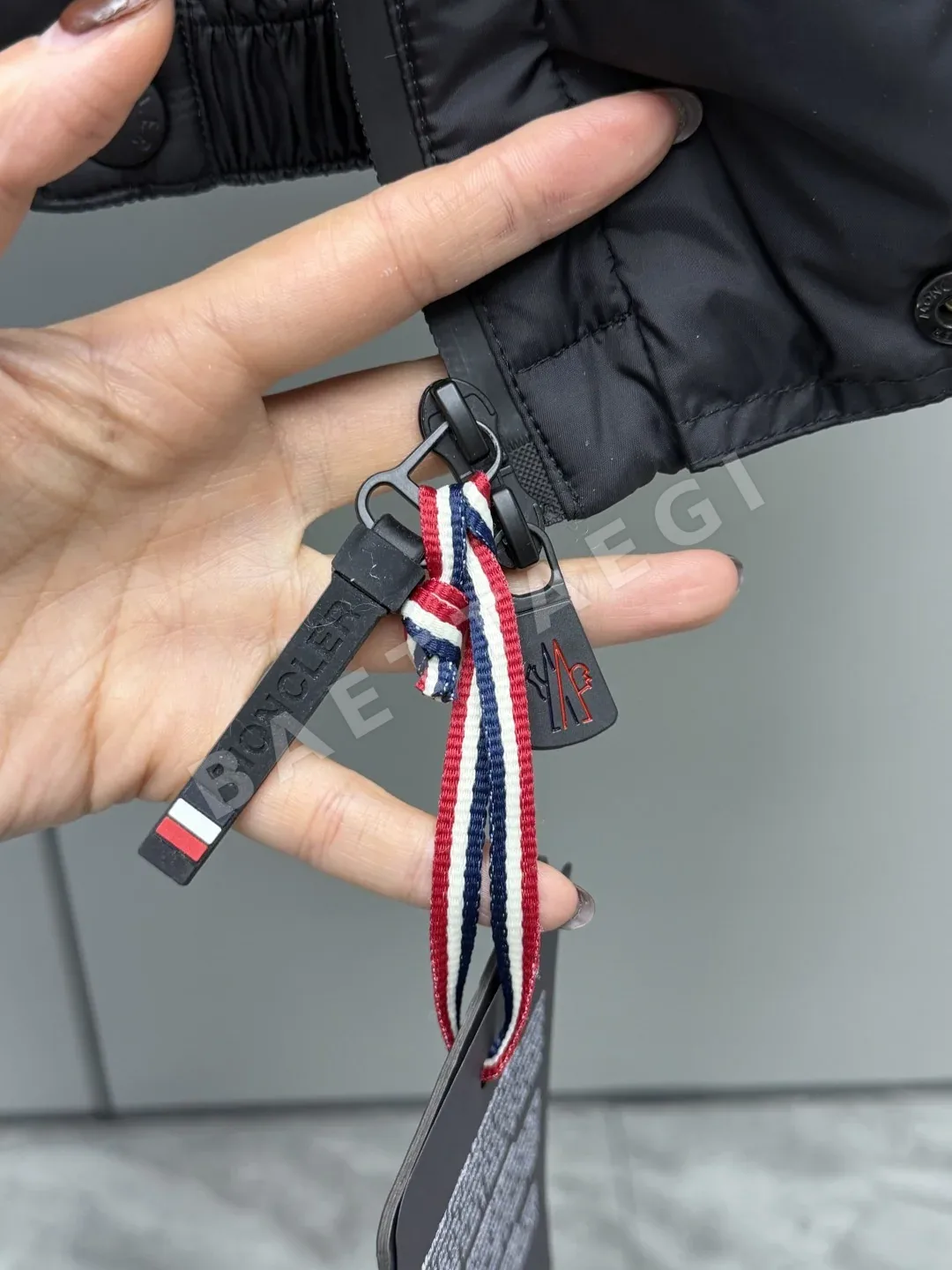 몽클레르 남성 후드 다운 패딩 재킷 상세 이미지 6