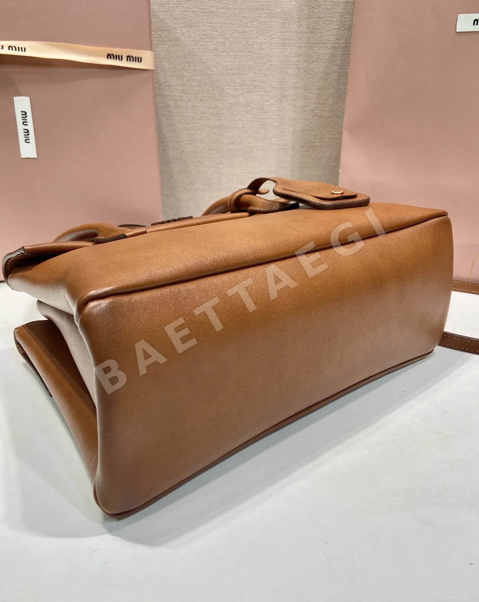 미우미우 카프스킨 핸드백 5BA302 상세 이미지 6