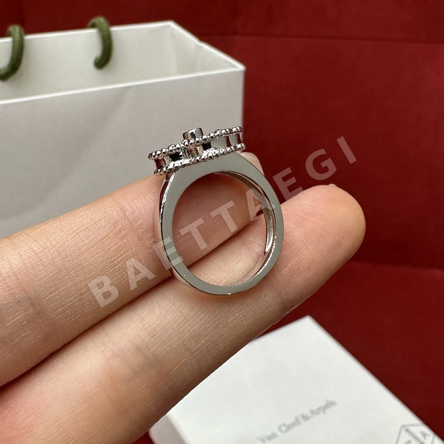 반클리프앤아펠 빈티지 알함브라 네잎클로버 18K 골드 도금 반지 상세 이미지 3