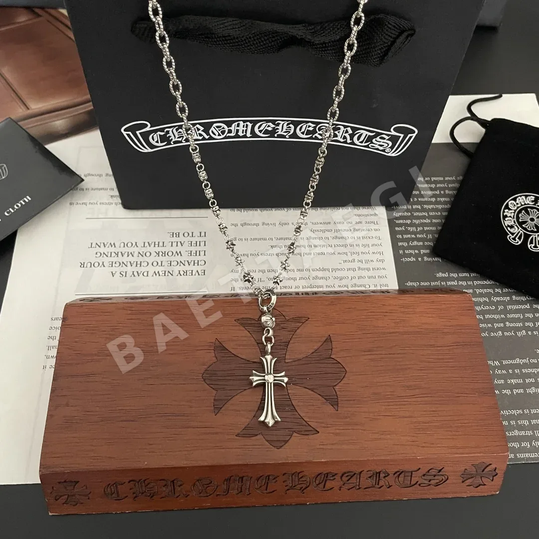 크롬하츠 레트로 크로스 엠보싱 목걸이 126980