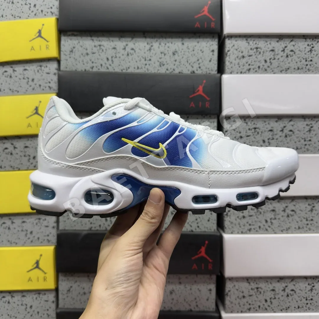 나이키 [BD] 에어 맥스 플러스 DX8962-100 201922 Nike Air Max Plus Spray Paint Swoosh White 상세 이미지 5