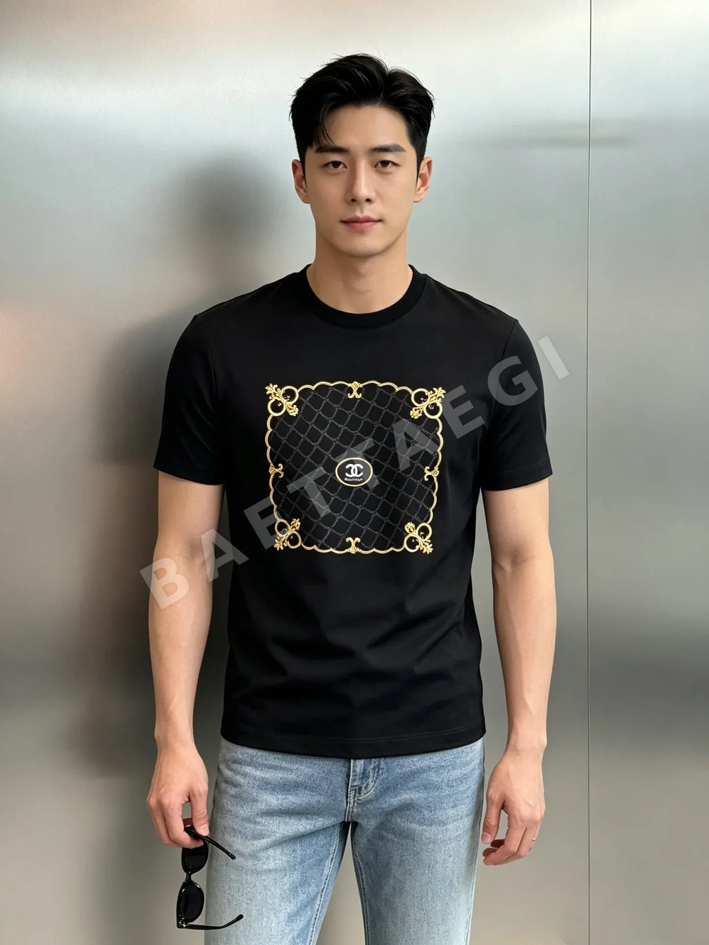 샤넬 금장 스크롤 장식 남성 반팔 티셔츠 상세 이미지 1