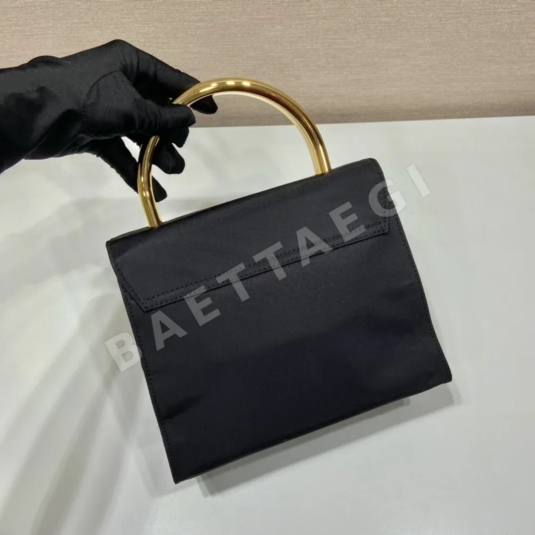 프라다 나일론 플랩 토트백 1BH608 상세 이미지 3