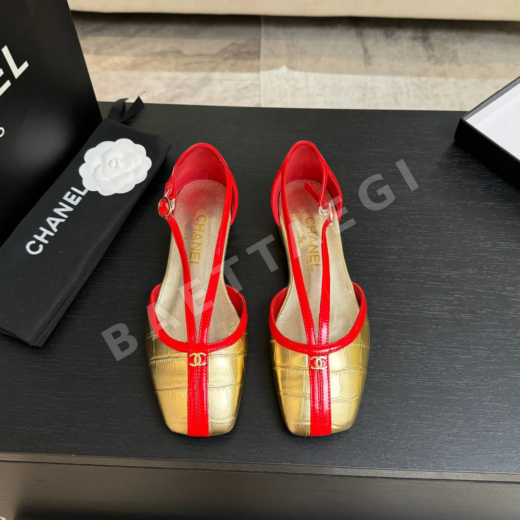샤넬 작은 더블 C 스플라이싱 앞 스트랩 오픈 샌들 98463