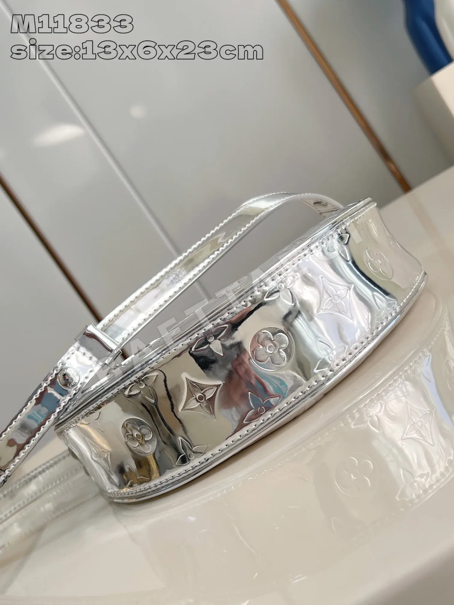 루이비통 루프 스몰 모노그램 핸드백 M11833 상세 이미지 5