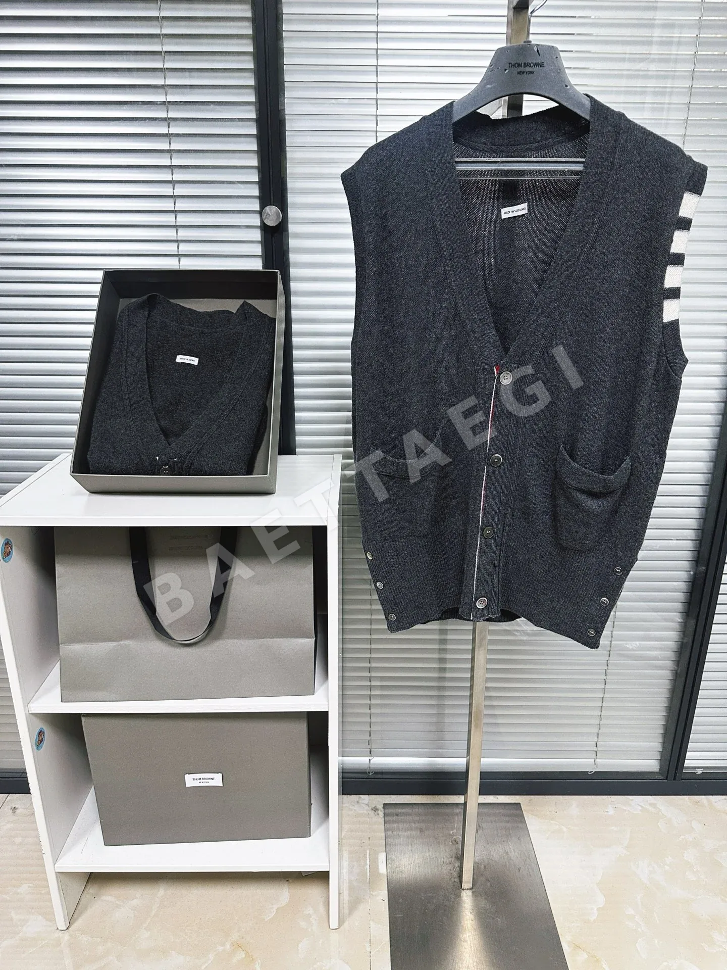톰브라운 캐시미어 베스트 남성 니트베스트 상세 이미지 5