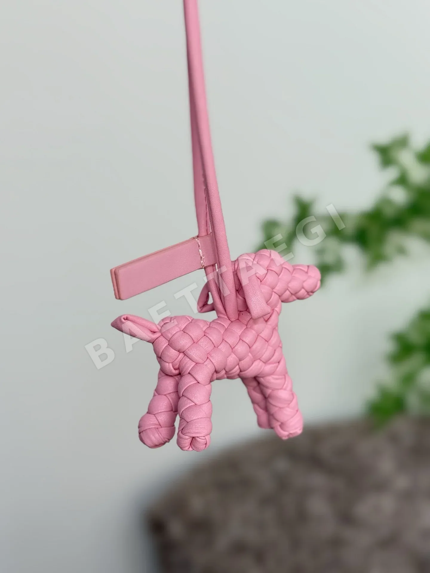 보테가베네타 램스킨 직조 강아지 키링 상세 이미지 9