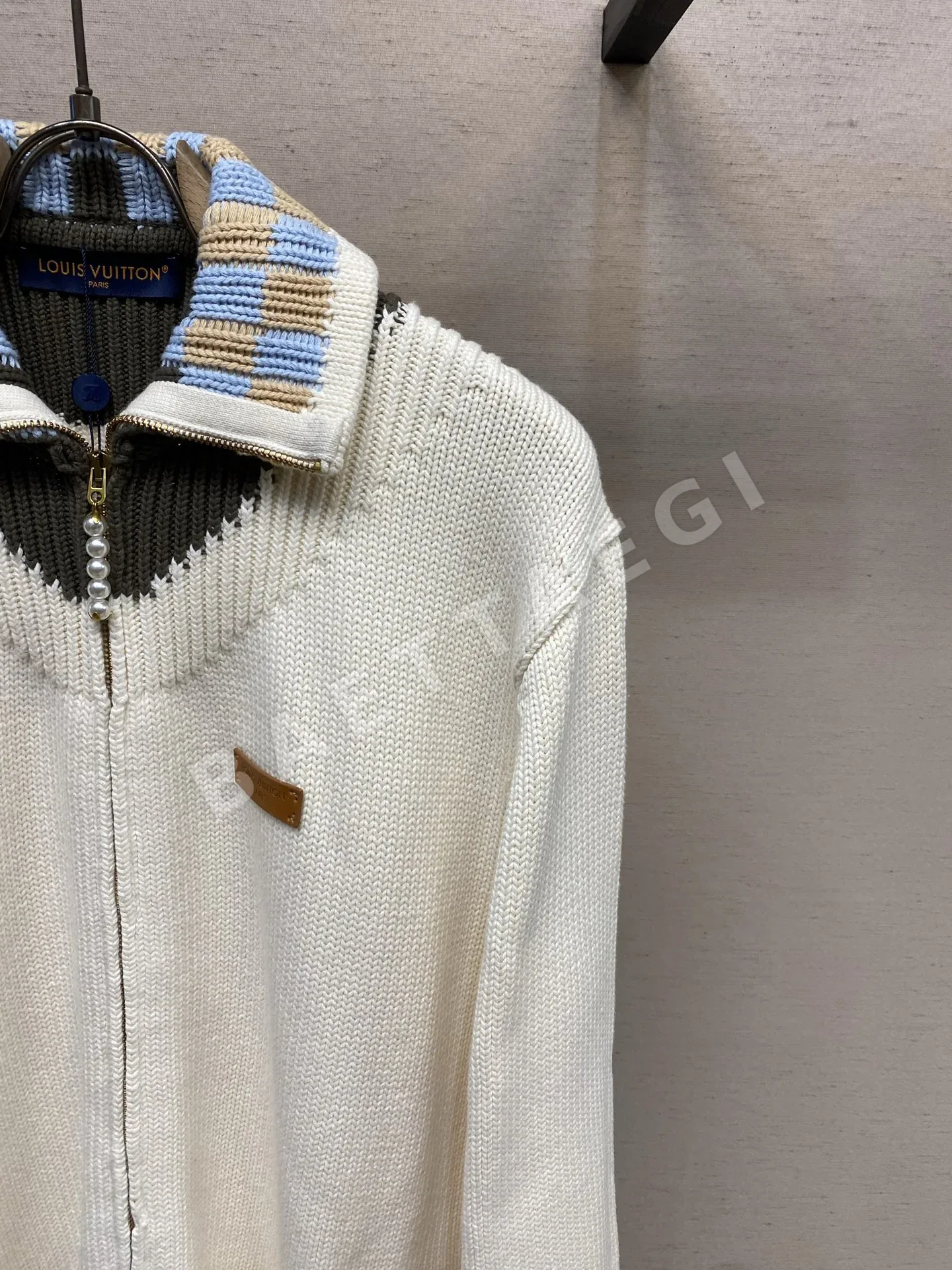 루이비통 LV 컬러 블록 니트 짚업 자켓 상세 이미지 4