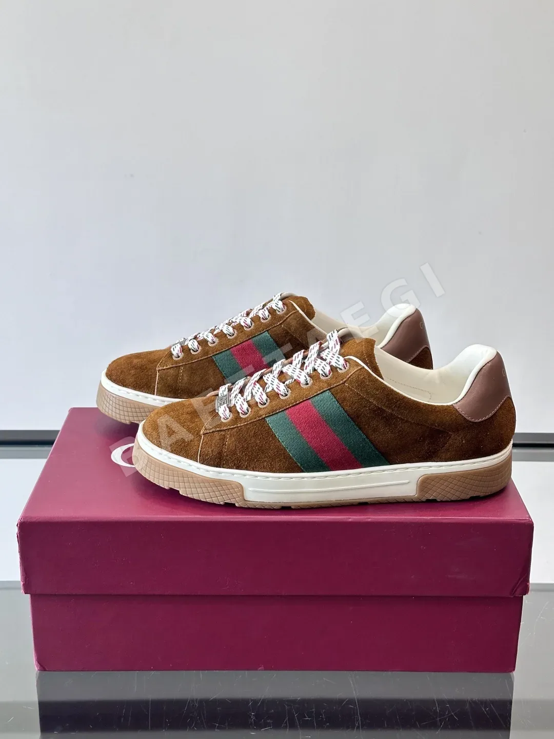 구찌 스니커즈 스웨이드 웹 스트라이프 상세 이미지 3