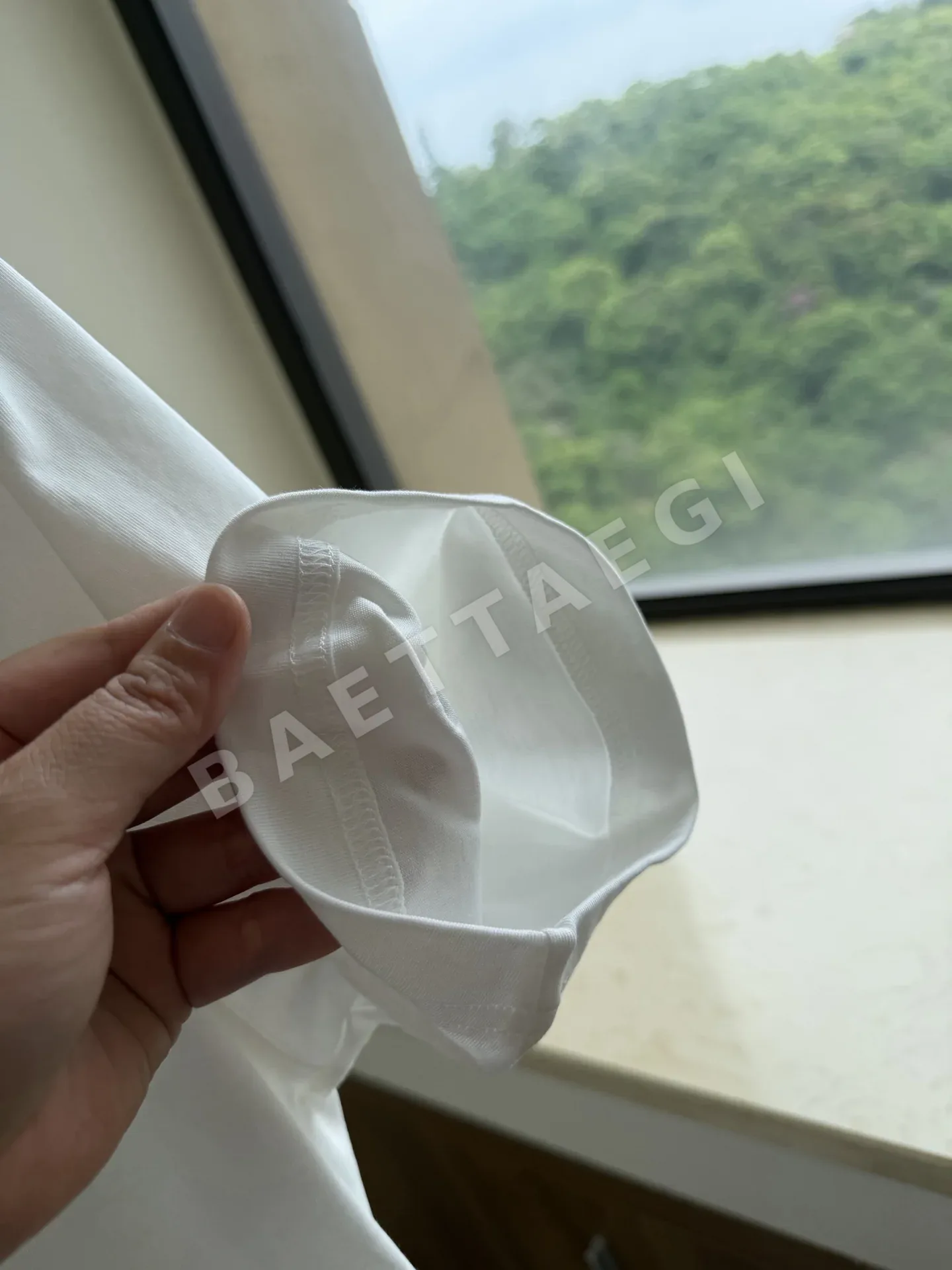 버버리 기사 로고 체크 자수 남성 반팔 티셔츠 상세 이미지 8