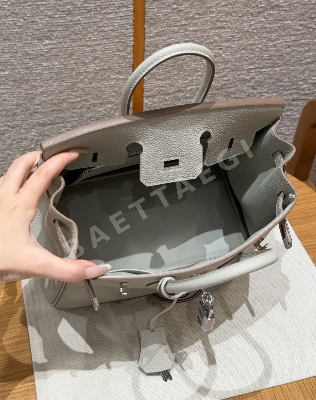 에르메스 버킨 25 cm 글레이셔 화이트 토고 가죽 지갑 상세 이미지 6