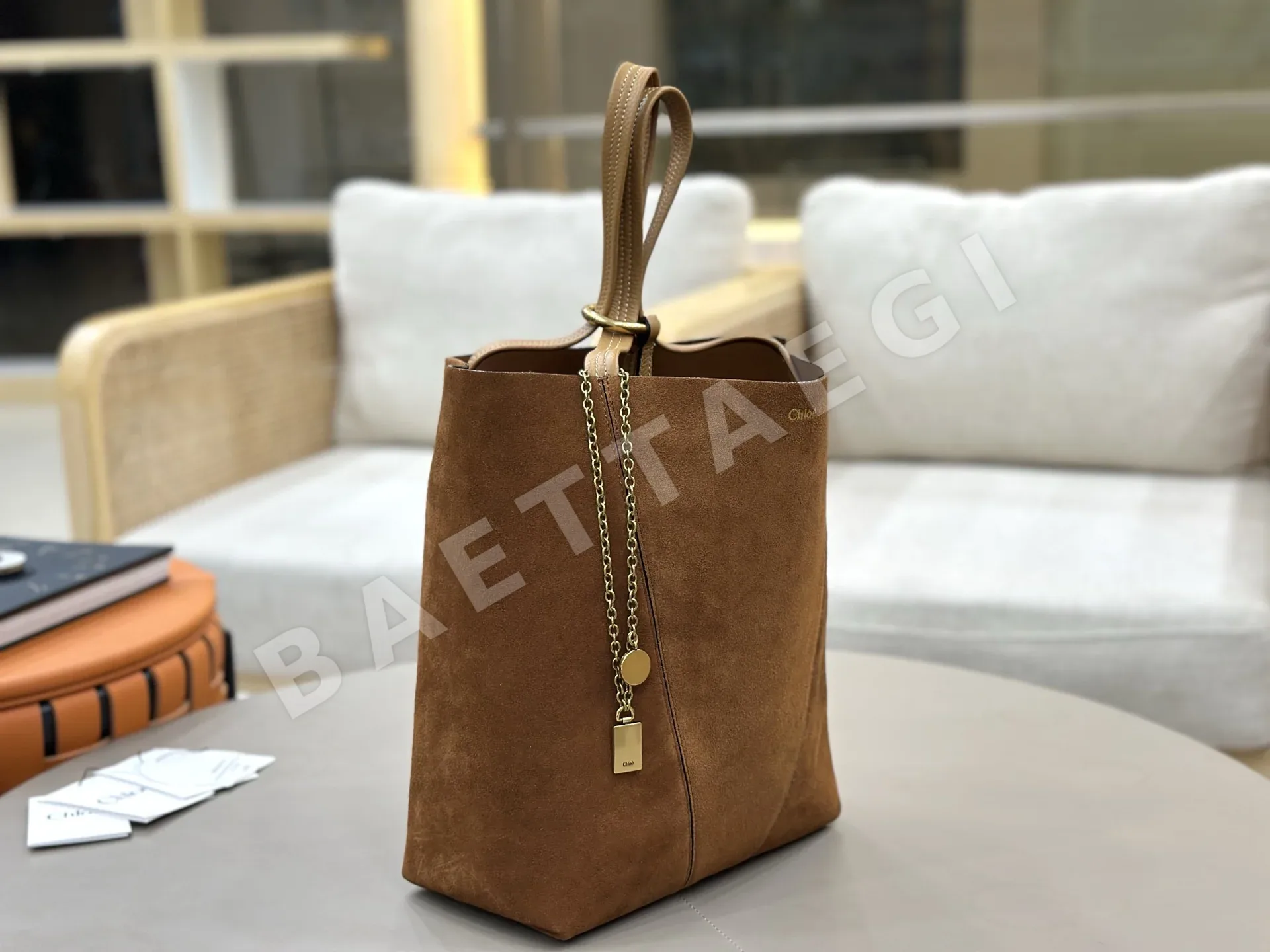 끌로에 스웨이드 스핀 토트백 상세 이미지 3