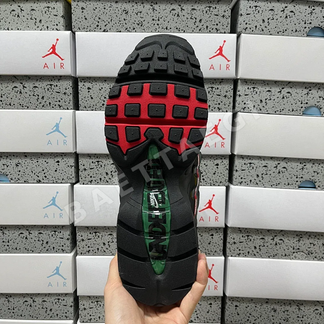 나이키 [KZ2.0] 에어 맥스 95 SP IB4453-001 201159 Nike Air Max 95 SP Undefeated Black 상세 이미지 3