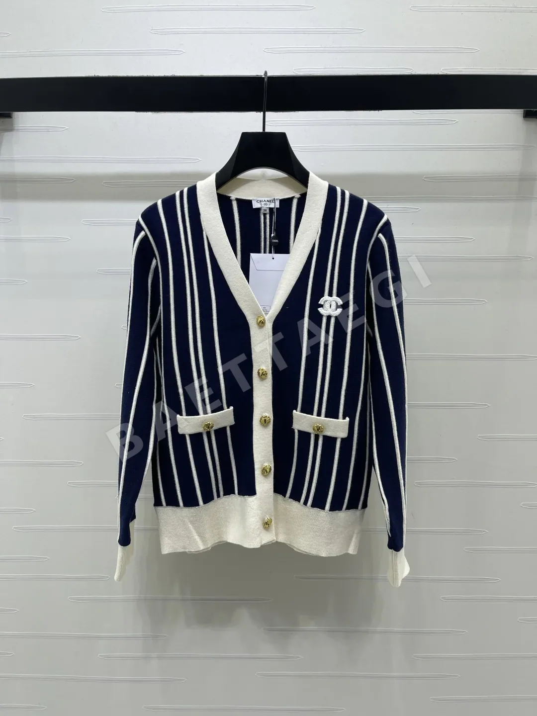 샤넬 세로 스트라이프 울 V넥 여성 가디건 153604