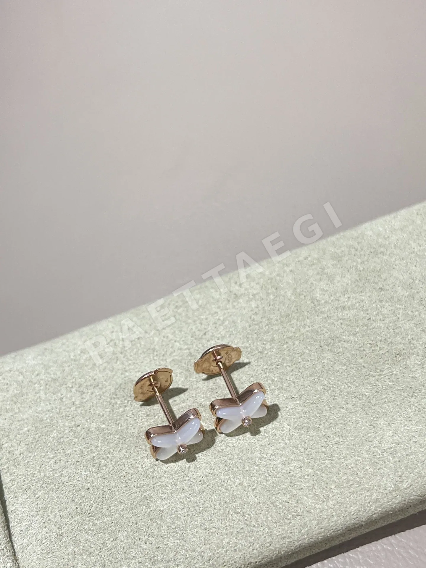 쇼메 화이트 셸 귀걸이 상세 이미지 7