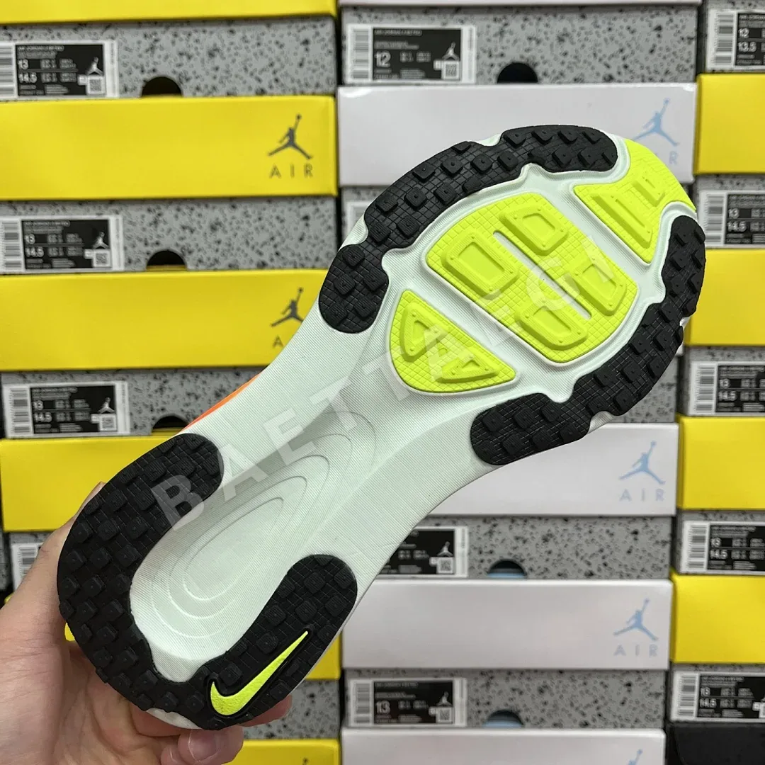 나이키 줌 보메로 18 HM6803-300 201097 Nike Zoom Vomero 18 상세 이미지 7