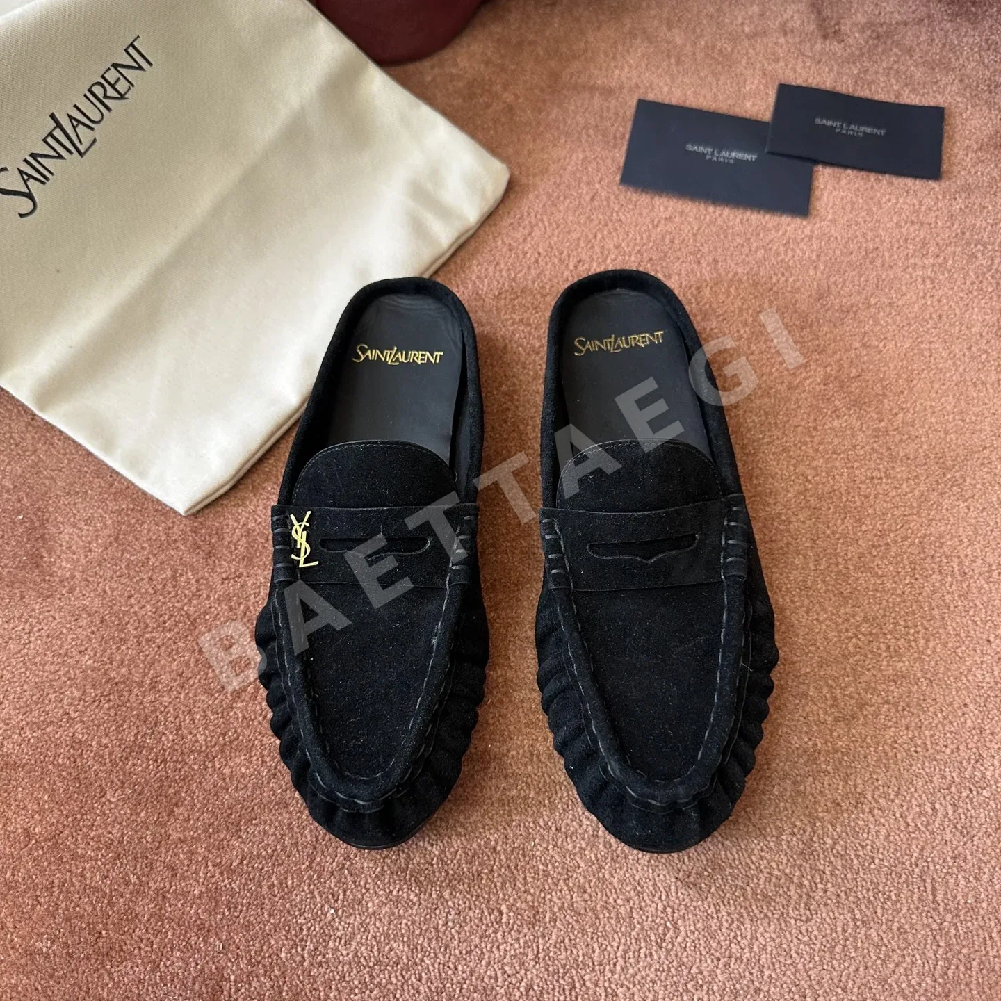 생로랑 YSL 앞코 덮인 뮬 108324