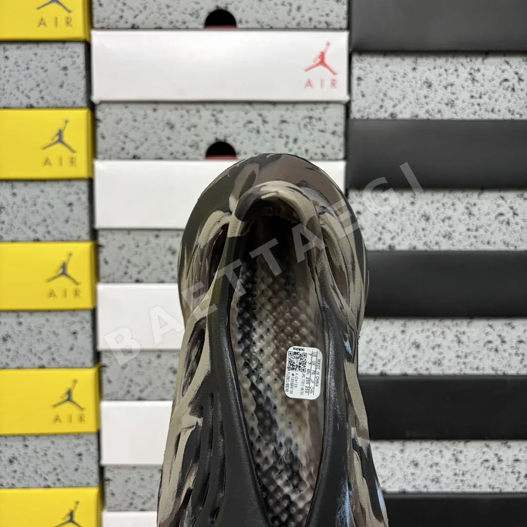 아디다스 [LW] 이지 폼 RNR MX ID4126 200647 Adidas Yeezy Foam RNR MX Cinder 상세 이미지 9
