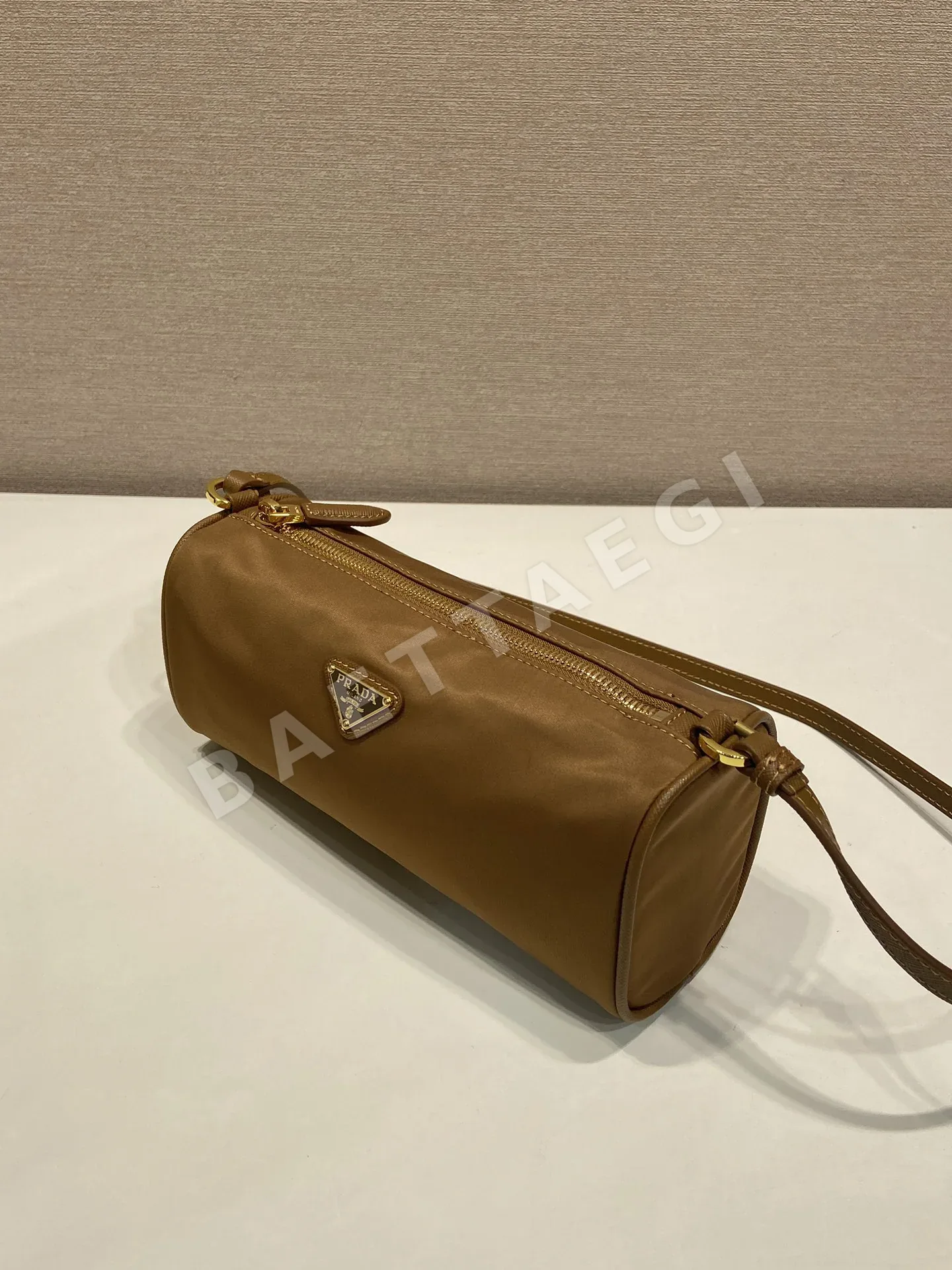 프라다 리사이클 나일론 언더암 클러치백 1NE058 상세 이미지 3