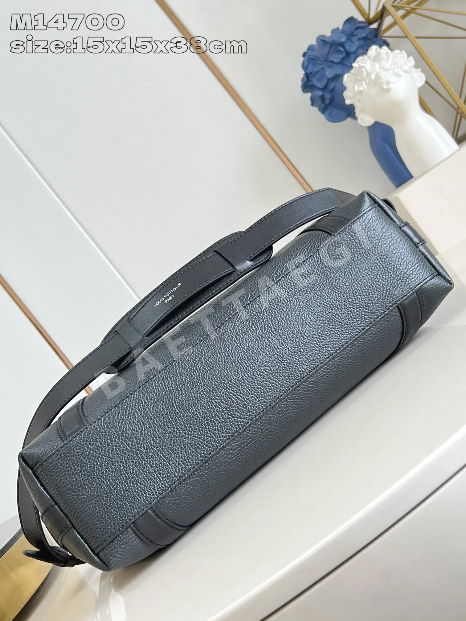 루이비통 블랙 바이커 미디엄 숄더백 M14700 상세 이미지 5