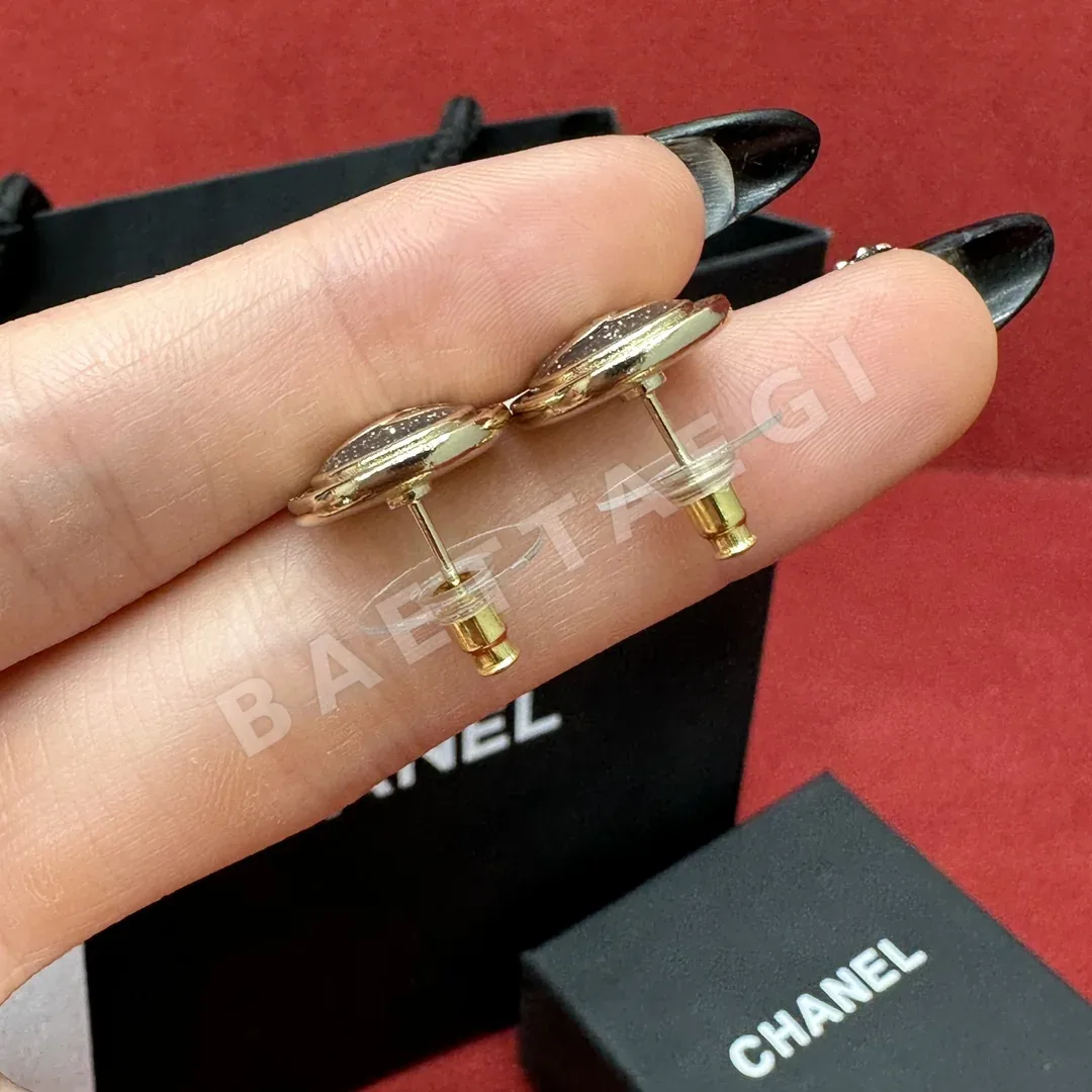 샤넬 블랙&골드 실드 귀걸이 상세 이미지 9