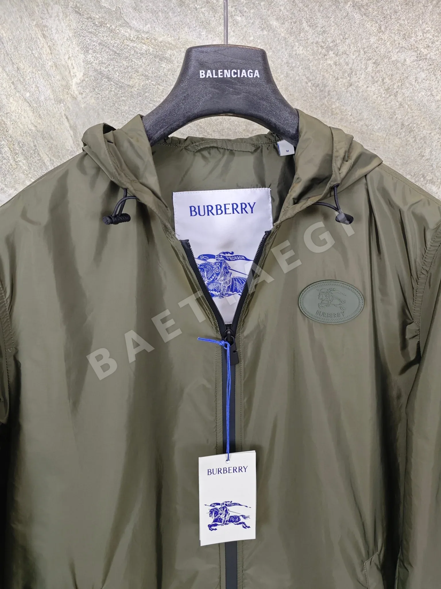 버버리 나일론 나이트 엠블럼 남성 재킷 P280 상세 이미지 3