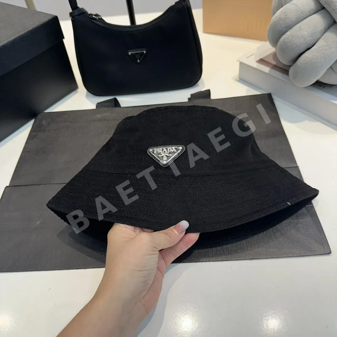프라다 벨벳 버킷햇 상세 이미지 8