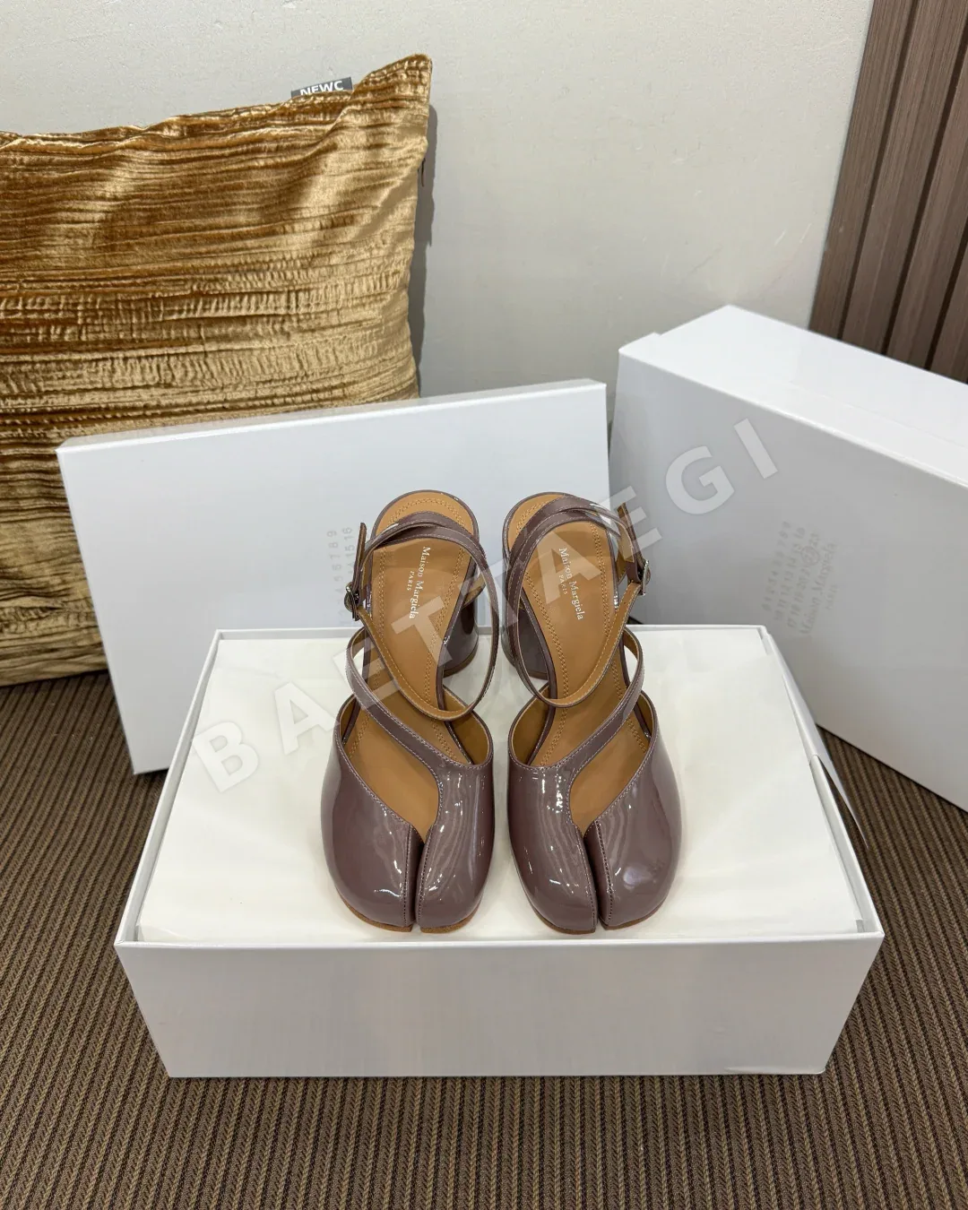 마르지엘라 MM6 스플릿토 하이힐 샌들 55137