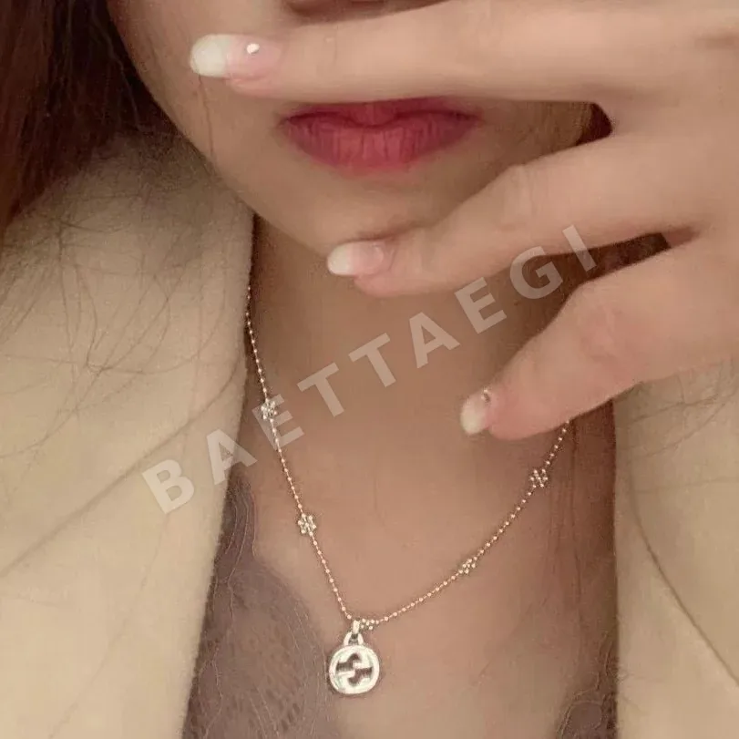 구찌 인터로킹 더블 G 스노우플레이크 목걸이 상세 이미지 2