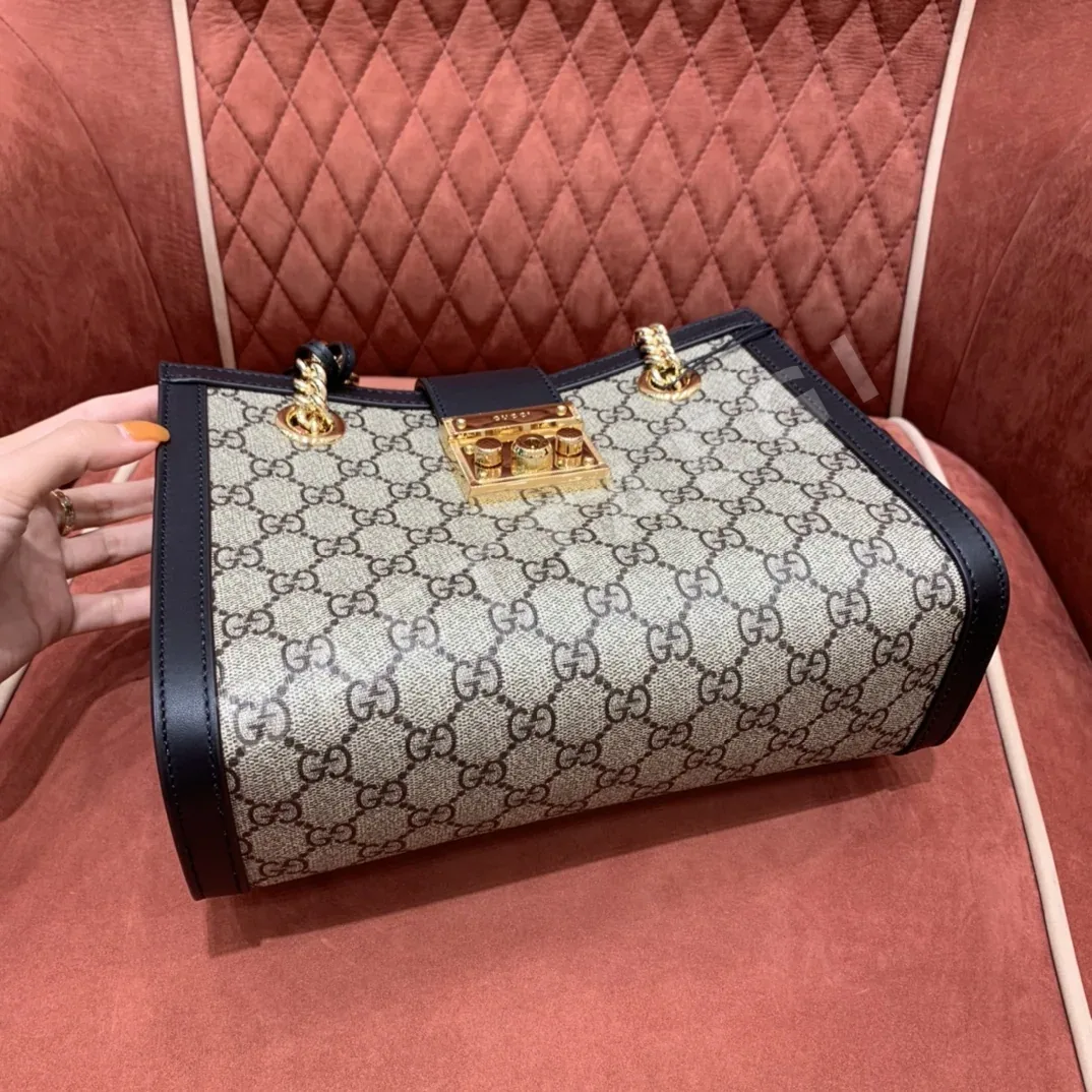 구찌 자물쇠 체인 숄더백 스몰 블랙 26CM498156 상세 이미지 9